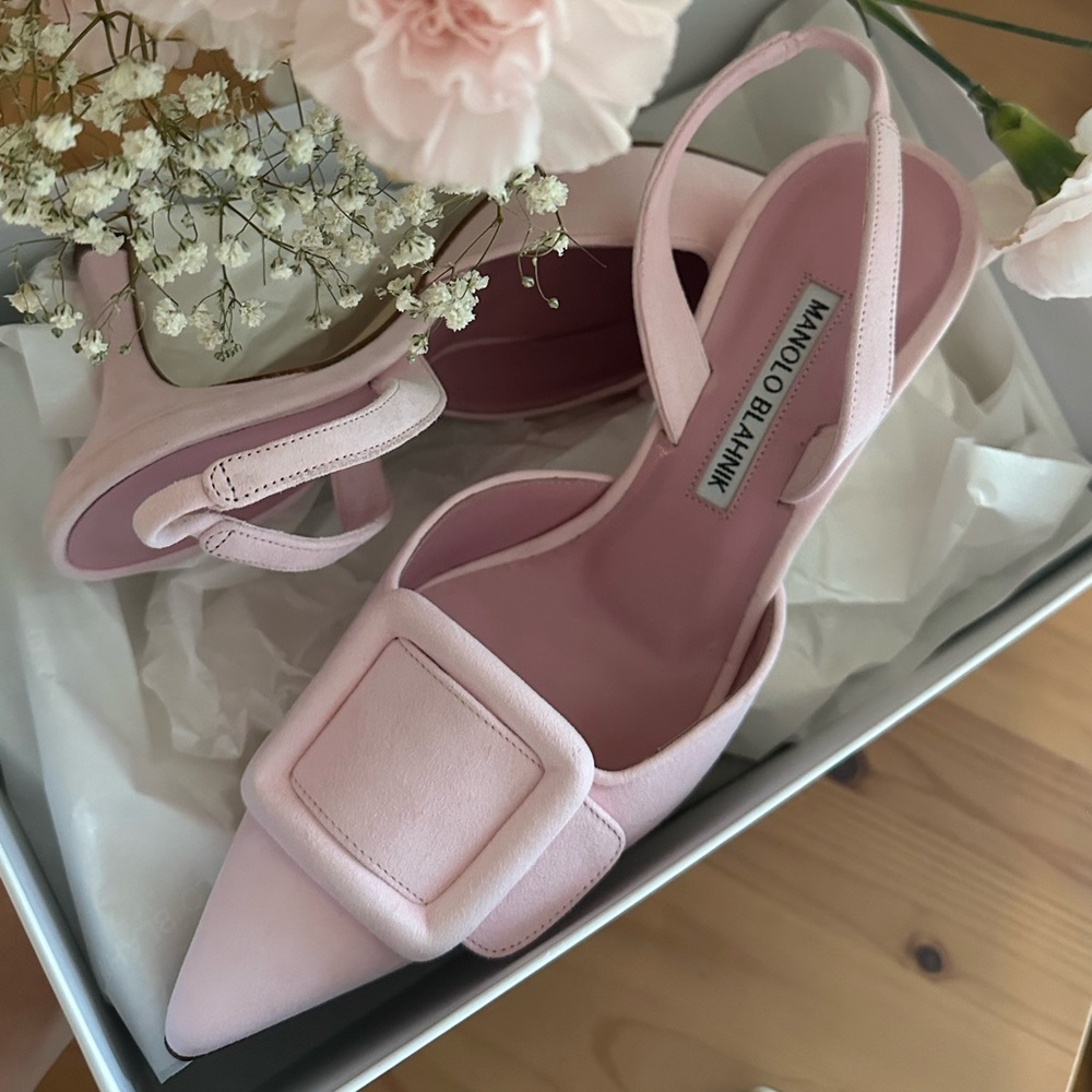 Manolo Blahnik Maysli suede pink pump